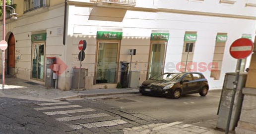 Foto Negozio in Corso Trieste 168, Caserta Corso Trieste di 100 m²