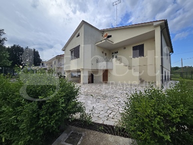 Foto Casa indipendente in Via Nazionale per Teramo 74, Mosciano Sant'Angelo