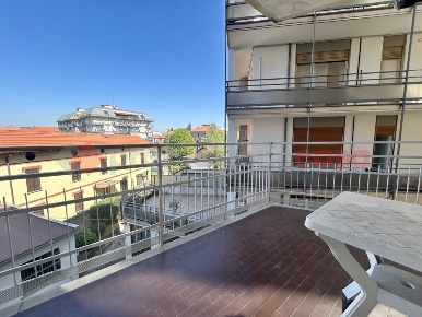 Foto Appartamento in Roma, Arona Centro di 94 m² con 3 locali in vendita