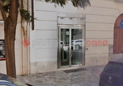Foto Negozio in Corso Trieste 166, Caserta Corso Trieste di 100 m²