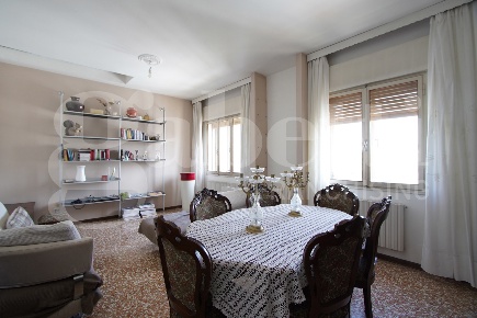 Foto Appartamento in Viale Giuseppe Garibaldi, Venezia Mestre di 100 m²