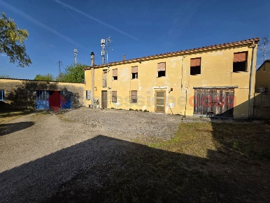 Foto Casa indipendente in Via Margherita 1, Cerea Centro di 260 m²