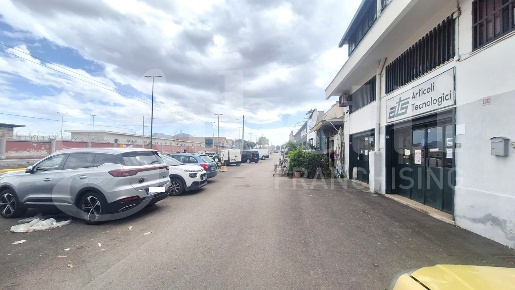Foto Negozio in comandante umberto maddalena, Napoli Capodichino di 140 m²
