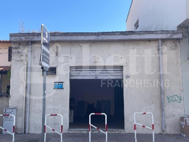Foto Laboratorio in Via CAGLIARI 253, Oristano Centro di 130 m² in vendita