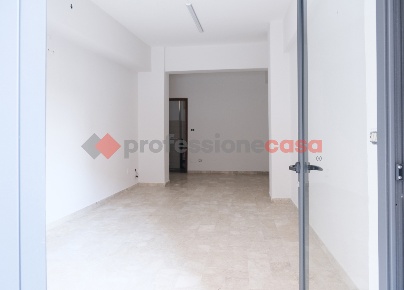 Foto Negozio in Via Giorgio Rizzo 59, Milazzo Centro di 40 m² con 1 locali