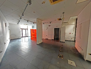 Foto Negozio in LIONELLO STOCK, Trieste Roiano di 85 m² con 3 locali