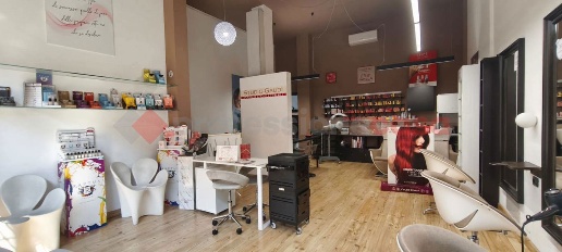 Foto Negozio in Corso Piave 40, Pinerolo Centro di 70 m² con 1 locali