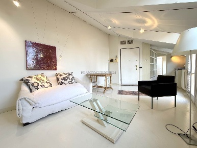 Foto Appartamento in Via Zucchi, Monza Centro Storico di 65 m² con 2 locali