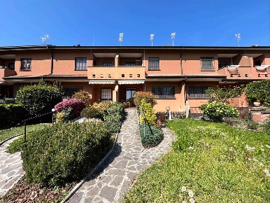 Foto Villa a schiera in VIALE OLANDA 35, Melzo di 130 m² con 4 locali