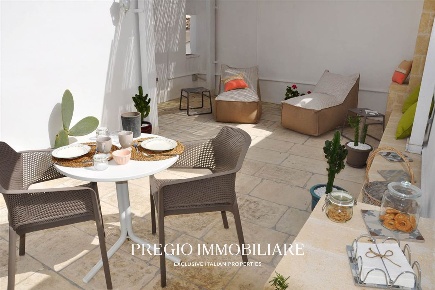 Foto Casa indipendente a Monopoli Centro di 94 m² con 5 locali in vendita