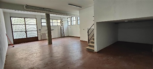 Foto Magazzino in via villa demidoff, Firenze Novoli di 130 m² con 3 locali