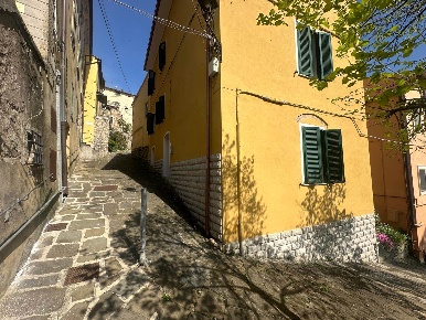 Foto Appartamento a Santa Luce Centro di 156 m² con 6 locali in vendita