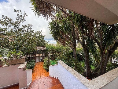 Foto Villa bifamiliare a Roma Ponte Galeria di 278 m² con 11 locali