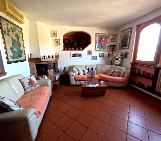 Foto Appartamento in Via Manlio Romoli, Signa Centro di 144 m² con 6 locali