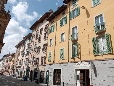 Foto Appartamento in Via Broseta 9, Bergamo Centro di 75 m² con 2 locali