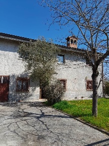 Foto Casa indipendente a Caorso Zerbio di 250 m² con 8 locali in vendita