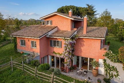 Foto Villa unifamiliare in via delle Pantane snc snc, Vejano di 340 m²
