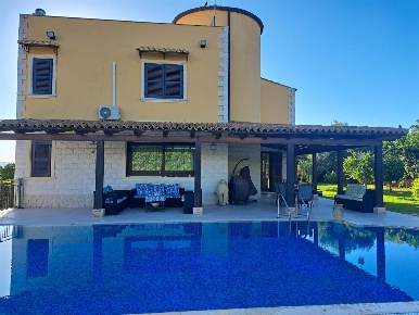 Foto Villa unifamiliare in VIA PIETRO FILLIOLEY 5, Siracusa di 235 m²