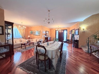 Foto Villa unifamiliare in VIA PIETRO FILLIOLEY 5, Siracusa di 235 m²