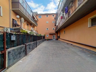 Foto Appartamento a Camporotondo Etneo Centro di 63 m² con 2 locali