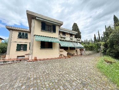 Foto Appartamento in via ciollini, Firenze Galluzzo di 200 m² con 7 locali