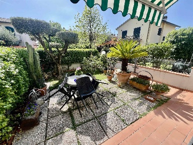 Foto Villa a schiera a Campi Bisenzio San Giusto, San Cresci di 120 m²