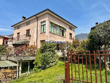 Foto Casa indipendente in Via Ca Antonelli 13, Gandino Centro di 176 m²