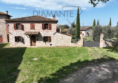 Foto Rustico a Castiglione del Lago Vitellino di 236 m² con 9 locali