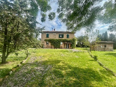 Foto Casale a Asciano di 258 m² con 10 locali in vendita