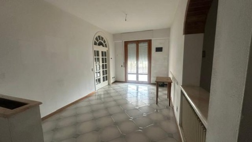Foto Appartamento a Empoli Stazione - Agenzia delle Entrate di 120 m²