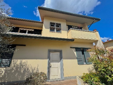 Foto Villa unifamiliare a Ponsacco di 230 m² con 8 locali in vendita