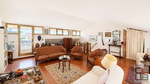 Foto Villa unifamiliare a Castelfiorentino Centro di 240 m² con 9 locali