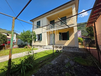 Foto Casa indipendente a Massa Mirteto di 120 m² con 5 locali in vendita