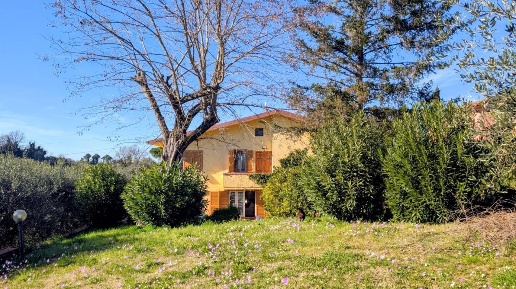 Foto Casa indipendente a Casciana Terme Lari Boschi di 214 m² con 7 locali