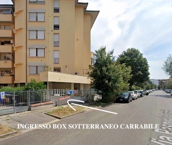 Foto Box a Pisa Landi di 1200 m² con 37 locali in vendita