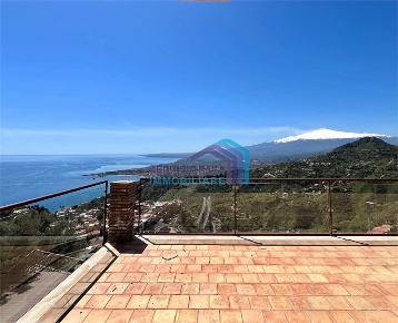 Foto Appartamento in VIA LEONARDO DA VINCI, Taormina Centro di 60 m²