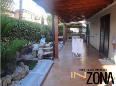 Foto Appartamento in Via Tulipani, Cerignola Centro di 212 m² con 4 locali