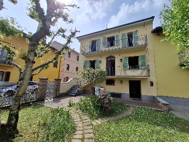 Foto Appartamento in Govone Via Tanaro, Govone Canove con 4 locali