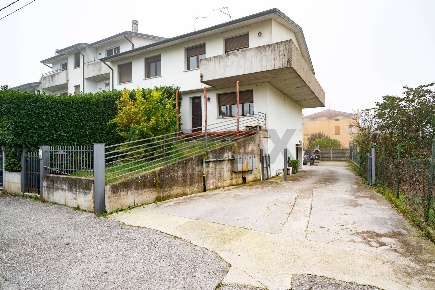 Foto Villa a schiera in Via XXIV Aprile 85, Sustinente Centro di 179 m²