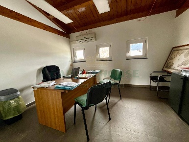 Foto Ufficio in via pomigliano, Sant'Anastasia di 24 m² con 1 locali