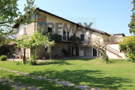 Foto Villa unifamiliare in VIA CATELLO 62, Villa d'Adda Centro di 471 m²