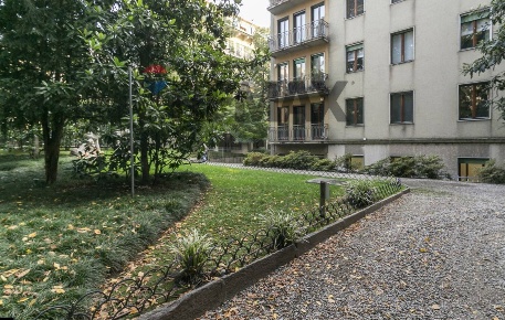 Foto Ufficio in Via Cappuccio 14, Milano Carrobbio di 228 m² con 8 locali