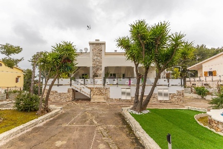 Foto Villa unifamiliare in Viale Della Primavera 7, Corato di 549 m²