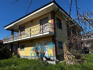 Foto Villa unifamiliare in Via Dabormida 44, Buriasco Centro di 250 m²