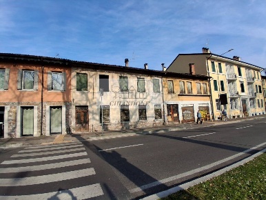 Foto Rustico a Udine Centro Storico di 310 m² con 10 locali in vendita