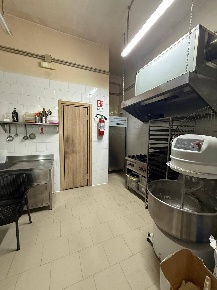 Foto Attività commerciale in Via Giacomo Leopardi, Napoli Fuorigrotta