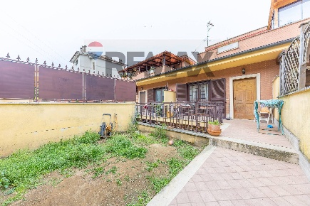 Foto Villa a schiera in Via Lezzeno 90C, Roma Ottavia di 108 m² in vendita