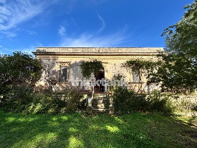 Foto Rustico in Contrada Serra, Sortino di 225 m² con 6 locali in vendita