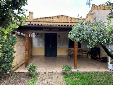 Foto Villa a schiera in viale himera 3, Campofelice di Roccella di 60 m²