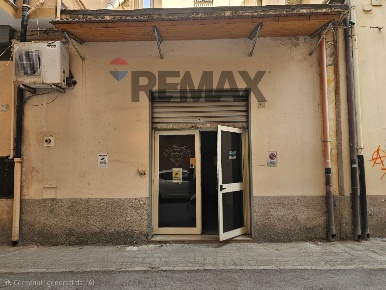 Foto Locale commerciale in Via Diego Taiani 21, Salerno Carmine di 50 m²